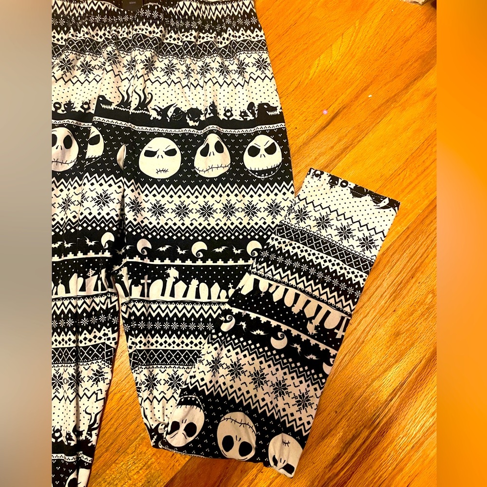 Large Disney/Tim Burton brand nightmare before Xmas leggings